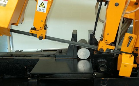 石鼓数控带锯床自动送料精度会出现偏差吗？