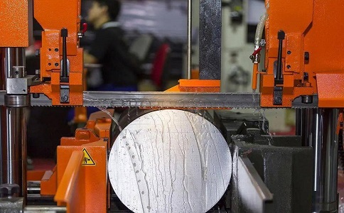 石鼓立式金属带锯床切削出现跑带故障解决方法！